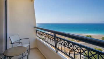 Individually furnished, desk, laptop workspace, blackout curtains