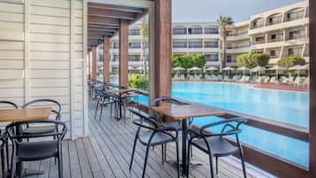 2 restoran, sarapan dihidangkan, masakan Mediterranean