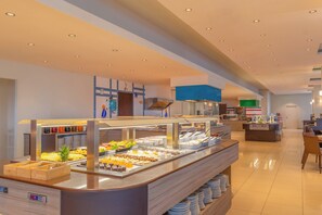 2 restaurants; breakfast, lunch, and dinner served - Sol Cosmopolitan Rhodes - All inclusive (Rhodes)