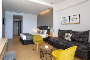 Yksilöllisesti kalustettu, työpöytä