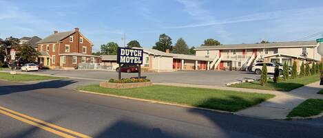 Vista frontal de la propiedad