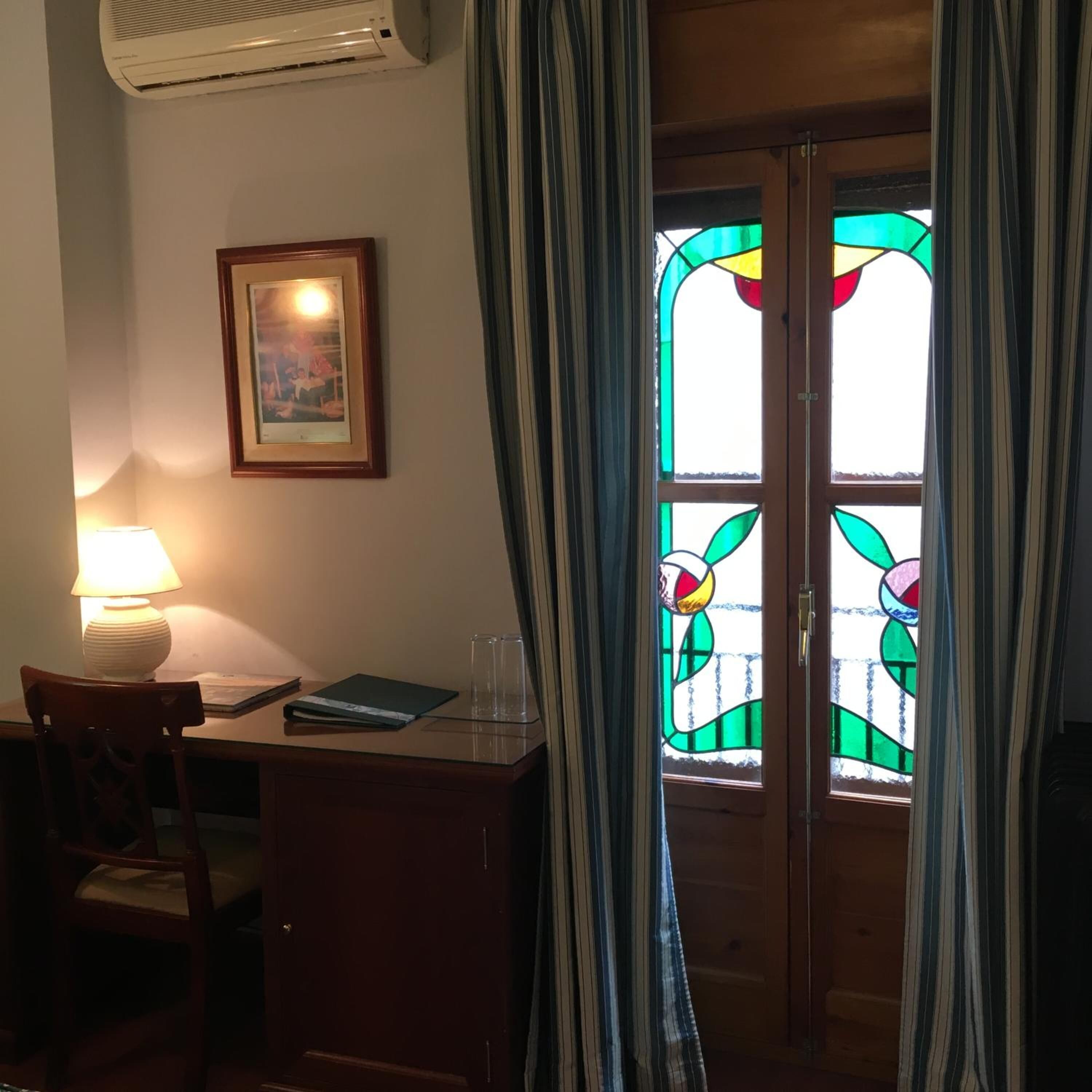 minibar, desk, soundproofing, iron/ironing board