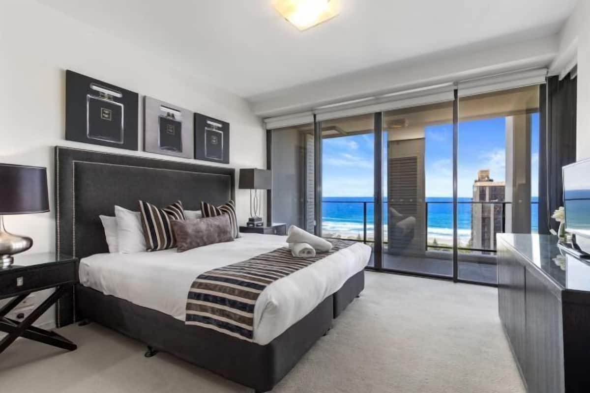 1 bedroom, individually decorated, individually furnished