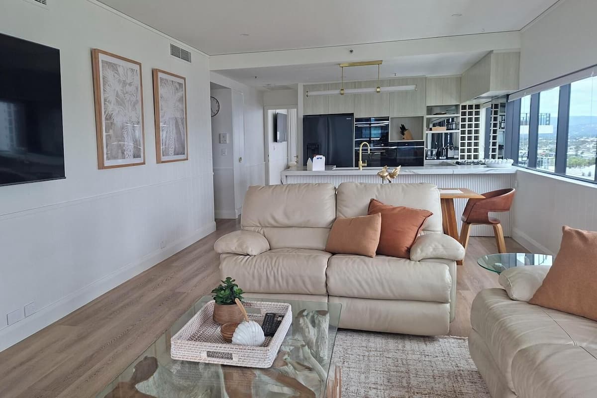 Executive Apartment, 3 Bedrooms, Ocean View | Individually decorated, individually furnished, iron/ironing board