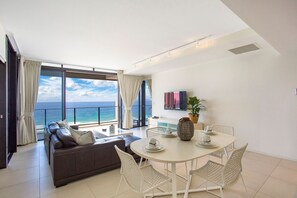 Apartment, 1 Queen Bed, Ocean View | Living area