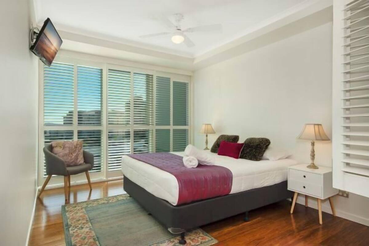 Laptop workspace, iron/ironing board, free WiFi, individually decorated