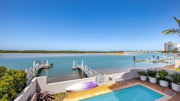 3 Bedroom Luxury Waterfront Apartment | Private pool