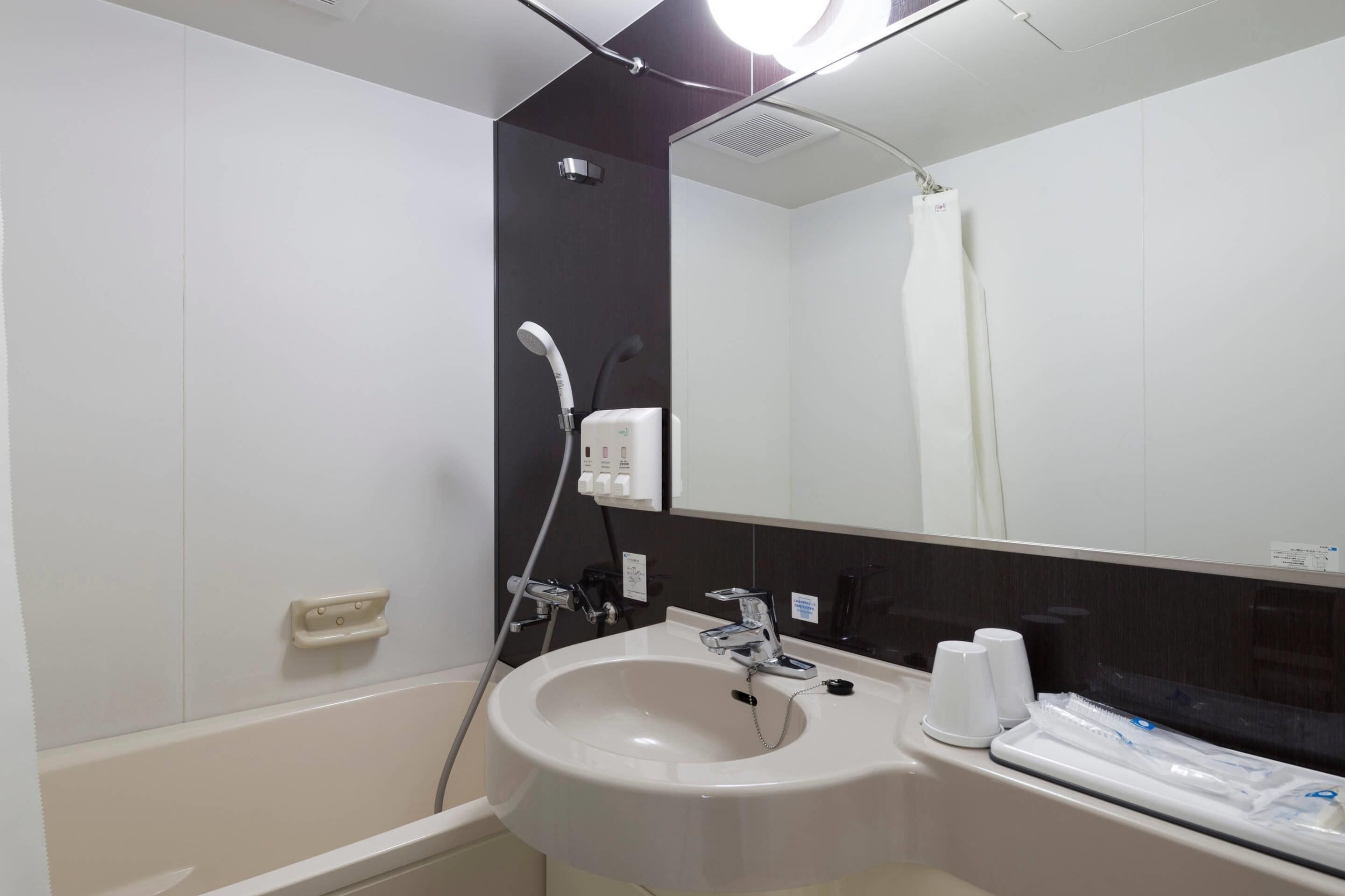 Premium bedding, desk, blackout drapes, soundproofing
