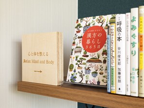 朝食 (ビュッフェ)、毎日提供 (無料)