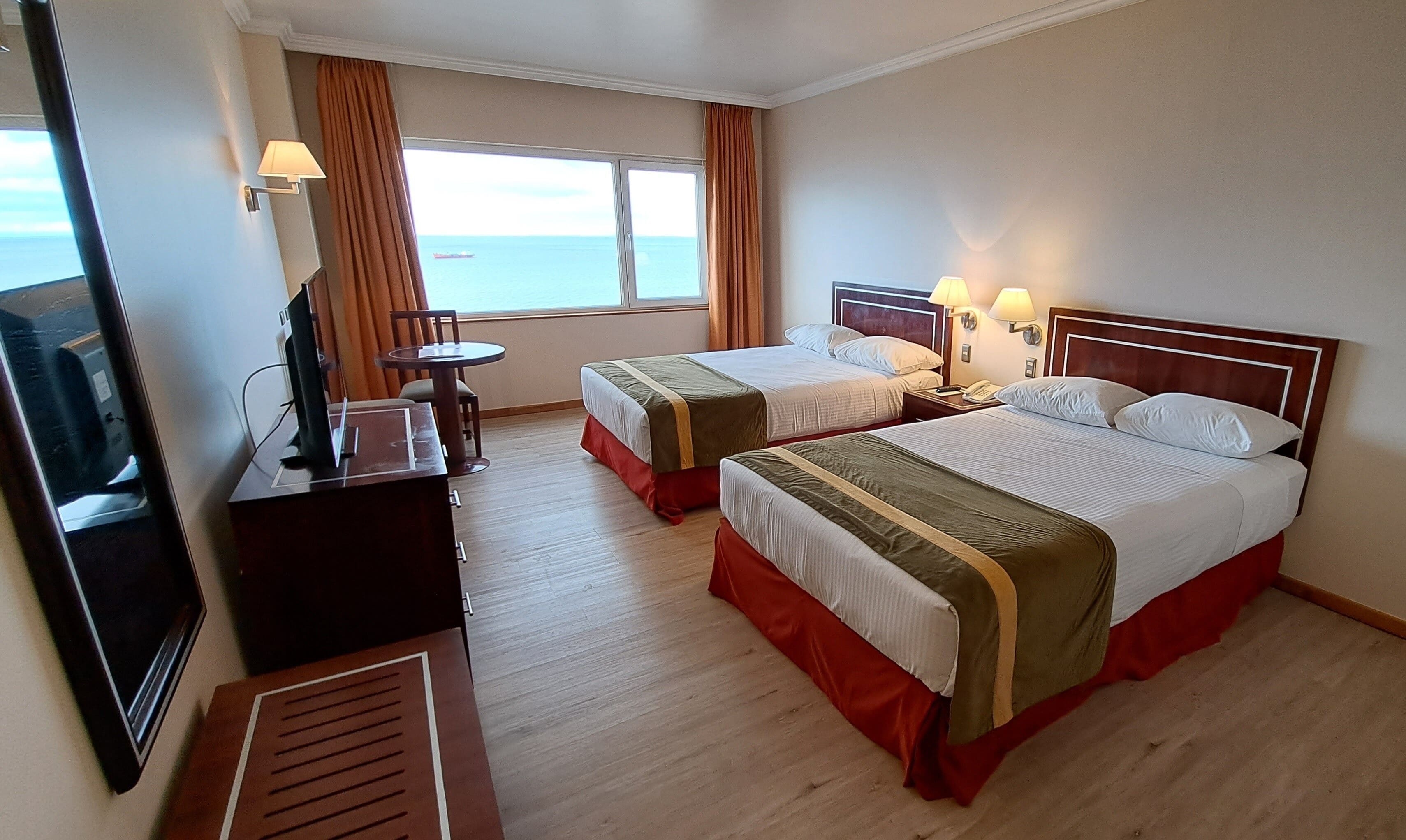 Kahden hengen huone, merinäköala | Minibaari, tallelokero huoneessa, työpöytä, ilmainen Wi-Fi