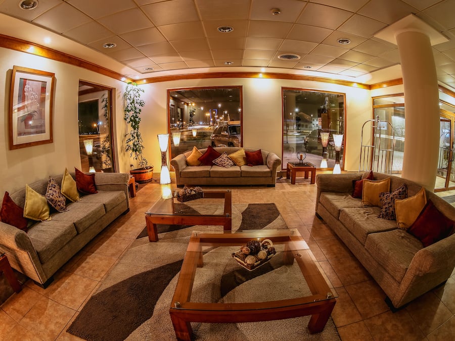 Área de estar no saguão