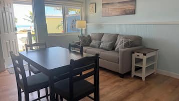 Deluxe Villa, 1 Bedroom, Garden View, Beachside | In-room dining