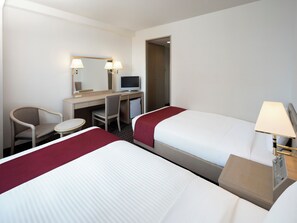 Premium bedding, in-room safe, desk, iron/ironing board