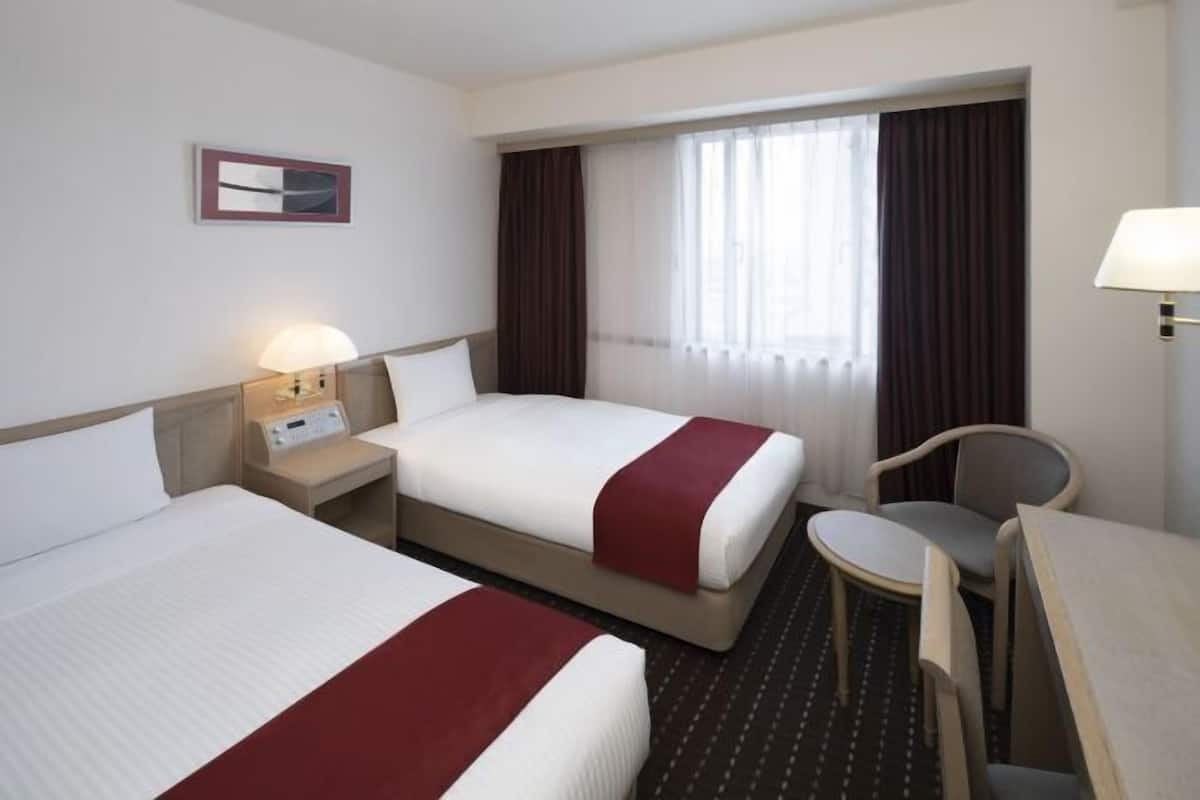 Premium bedding, in-room safe, desk, iron/ironing board