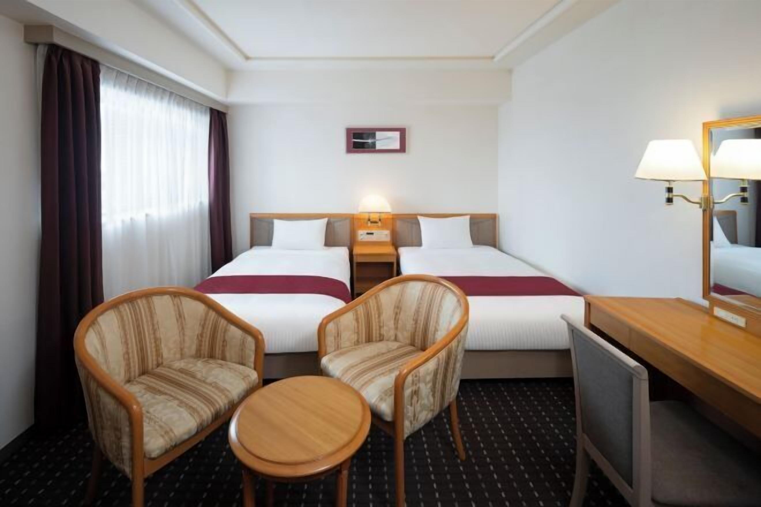 Premium bedding, in-room safe, desk, iron/ironing board