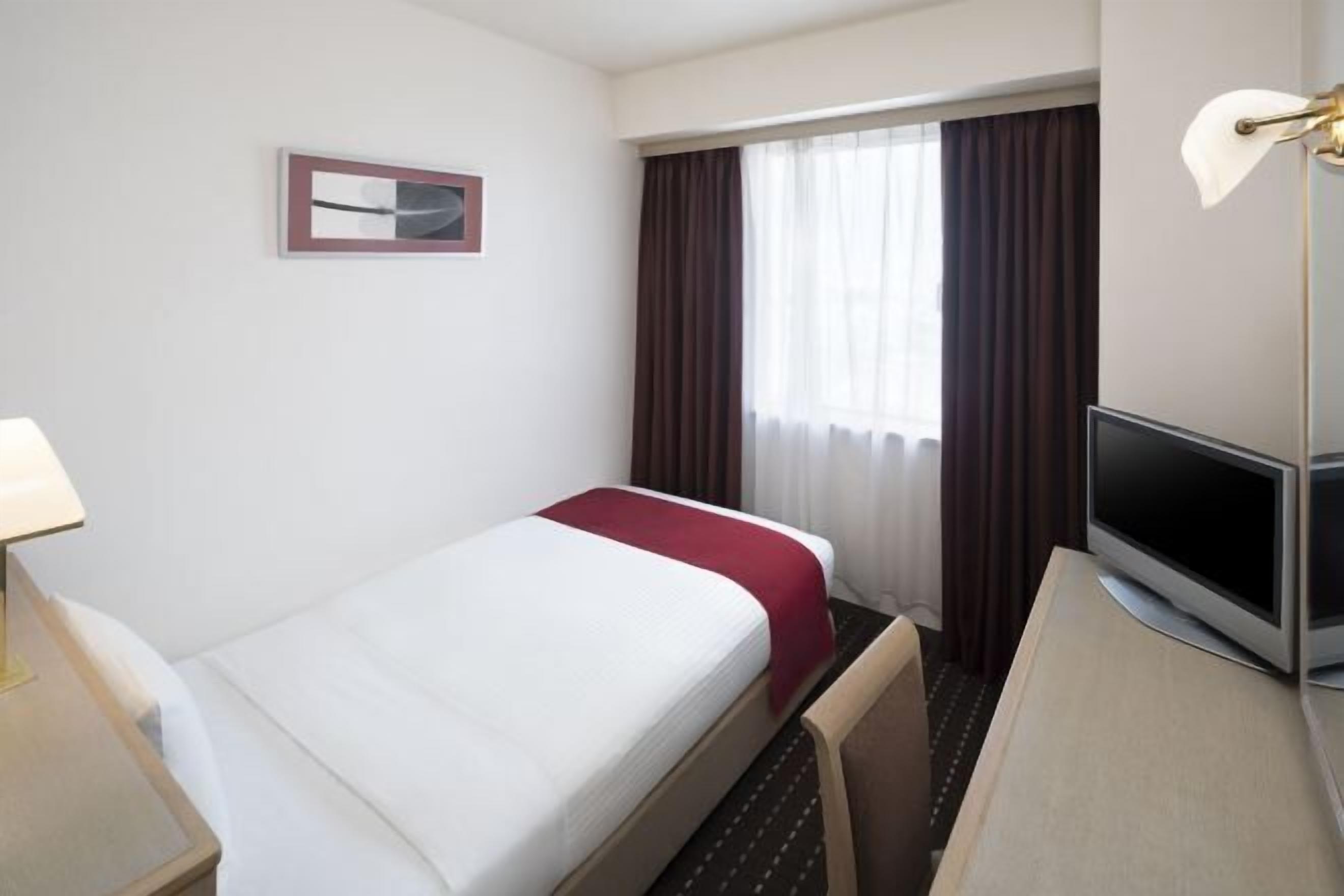 Premium bedding, in-room safe, desk, iron/ironing board