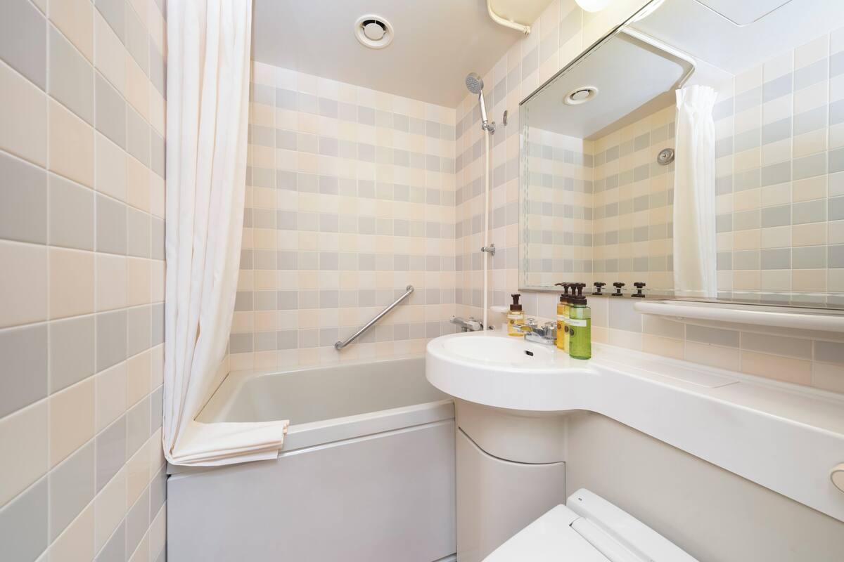 premium bedding, in-room safe, desk, iron/ironing board