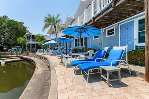 Standard Room, 1 Queen Bed, Bay View | Terrace/patio