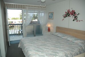 Iron/ironing board, free cots/infant beds, free WiFi - Dolphin Inn Resort (Fort Myers Beach)
