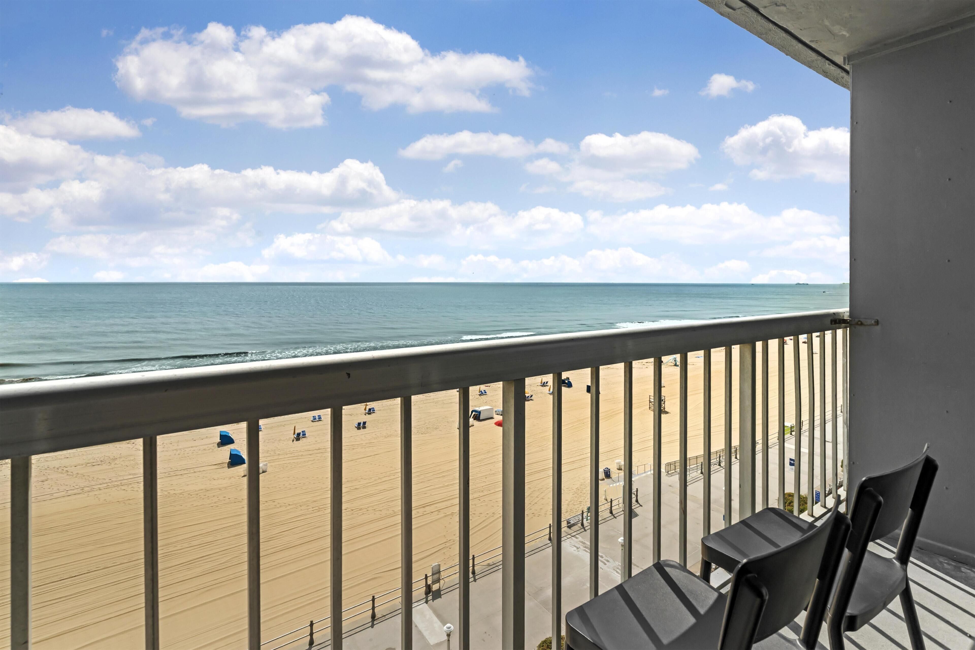 Suite, 1 Queen Bed, Kitchen, Oceanfront (with Sofabed) | 1 bedroom, in-room safe, desk, blackout curtains