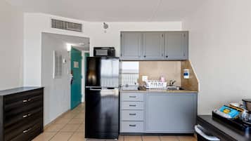 1 habitación, caja de seguridad en la habitación y escritorio