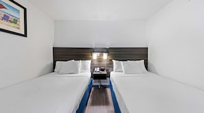 Suite, 2 camas dobles, cocina, frente al mar (with Sofabed) | 1 dormitorio, caja fuerte, escritorio y cortinas opacas