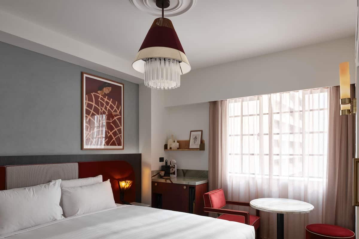 Ropa de cama de alta calidad, colchones con pillow-top y minibar