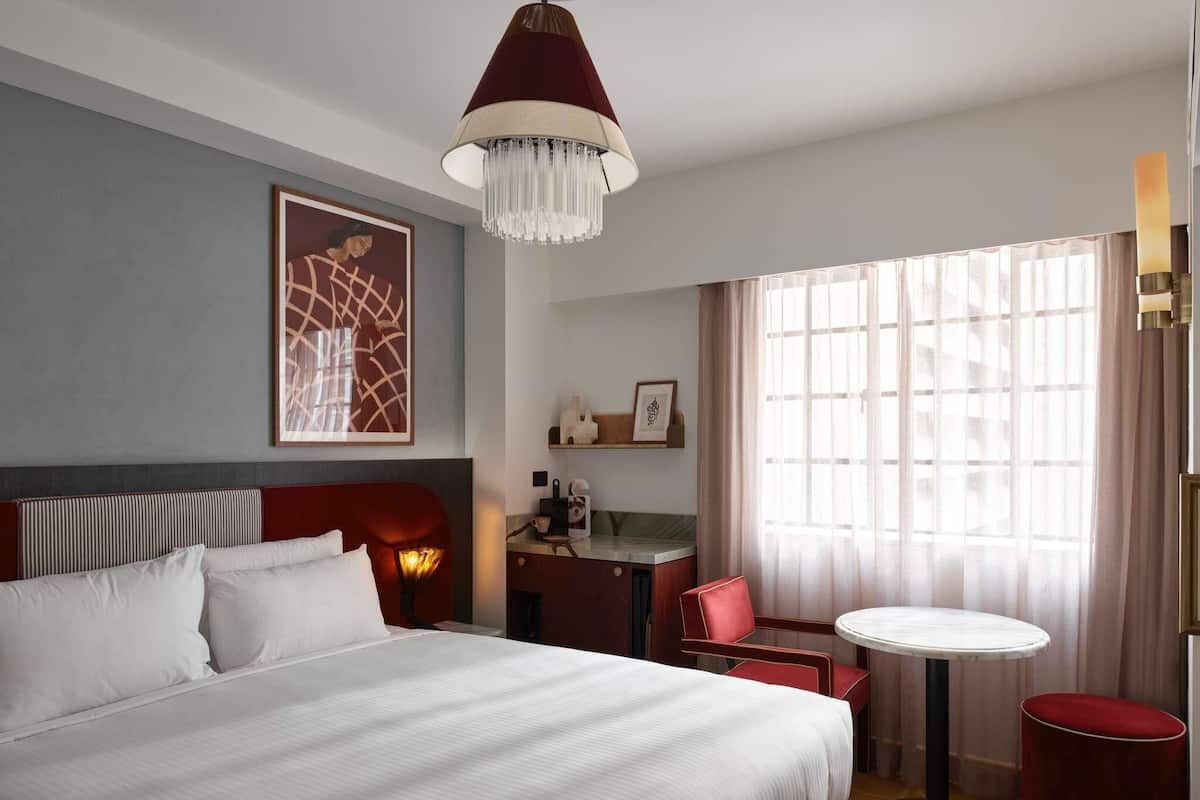 Superior kamer, 1 kingsize bed | Luxe beddengoed, pillowtop-bedden, een minibar, een kluis op de kamer