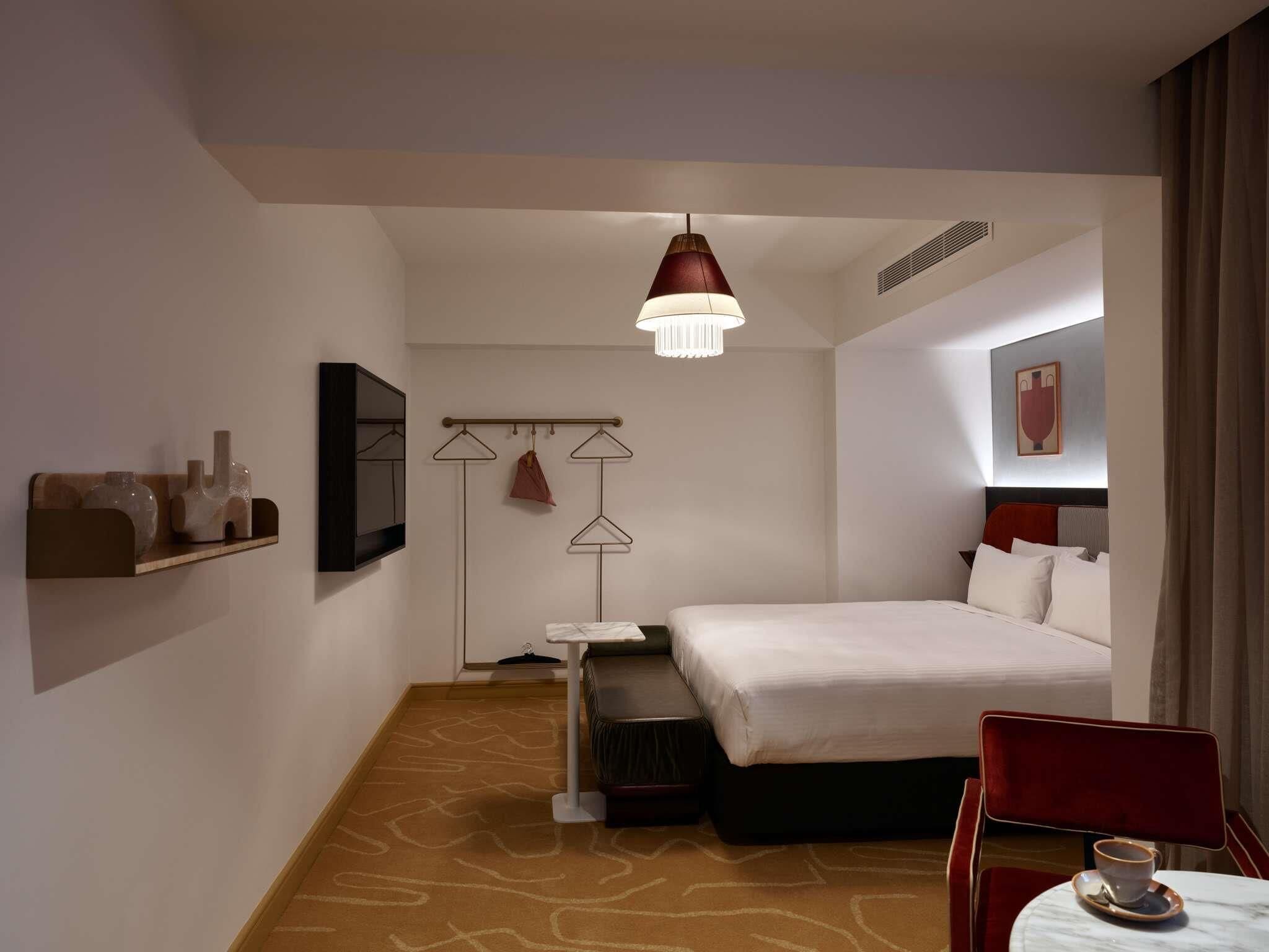 Room, 1 King Bed (Dante King) | Premium bedding, pillowtop beds, minibar, in-room safe