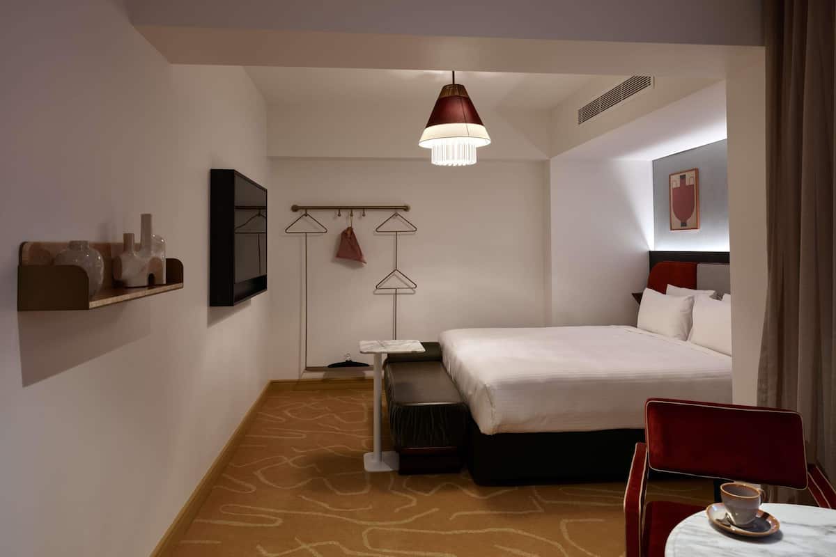 Ropa de cama de alta calidad, colchones con pillow-top y minibar