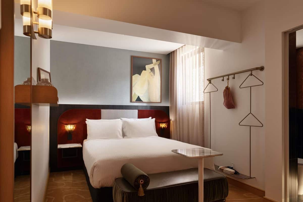 Superior Room, 1 Queen Bed | Premium bedding, pillowtop beds, minibar, in-room safe