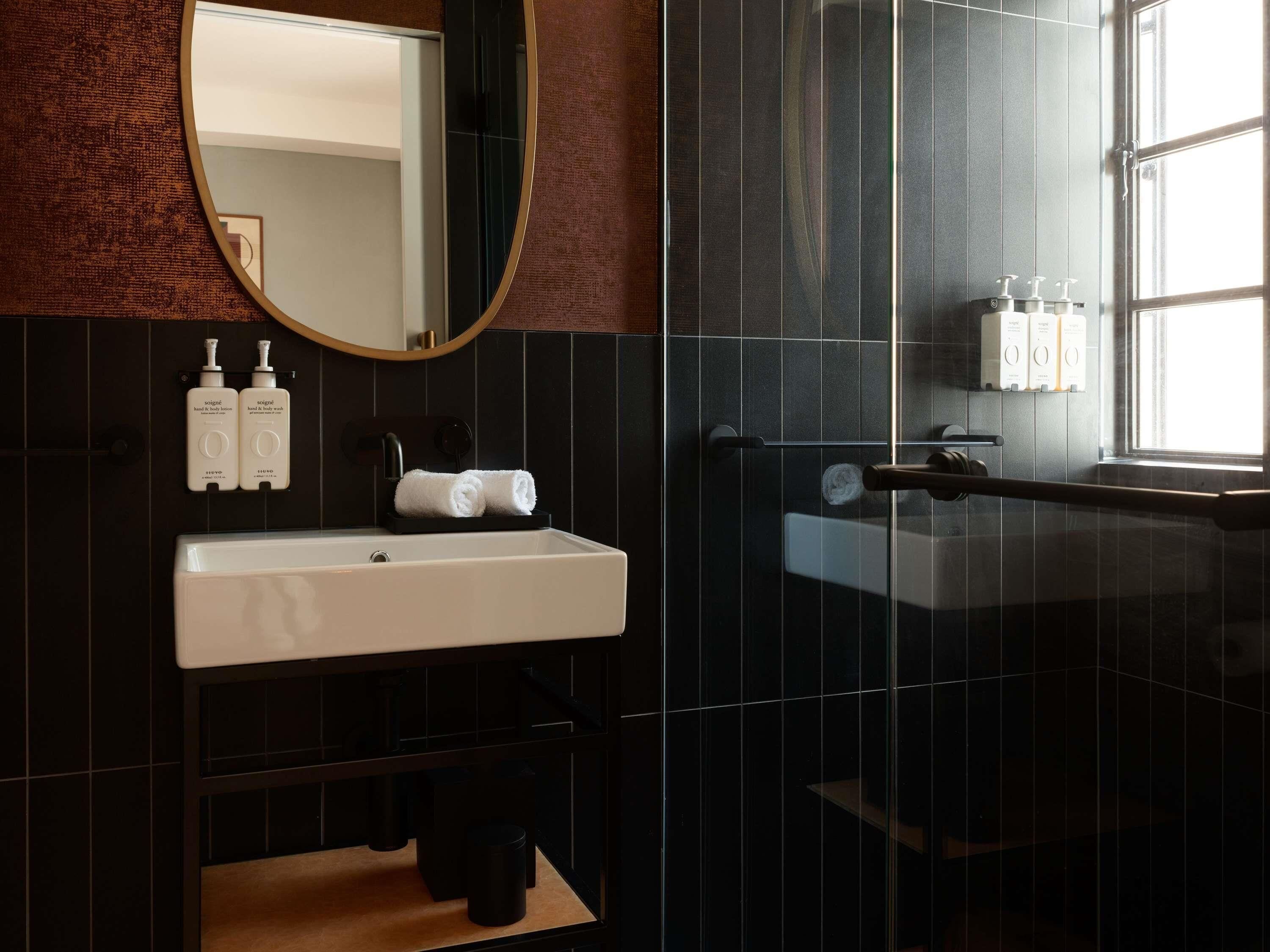 Photo - Hotel Morris Sydney, Handwritten Collection