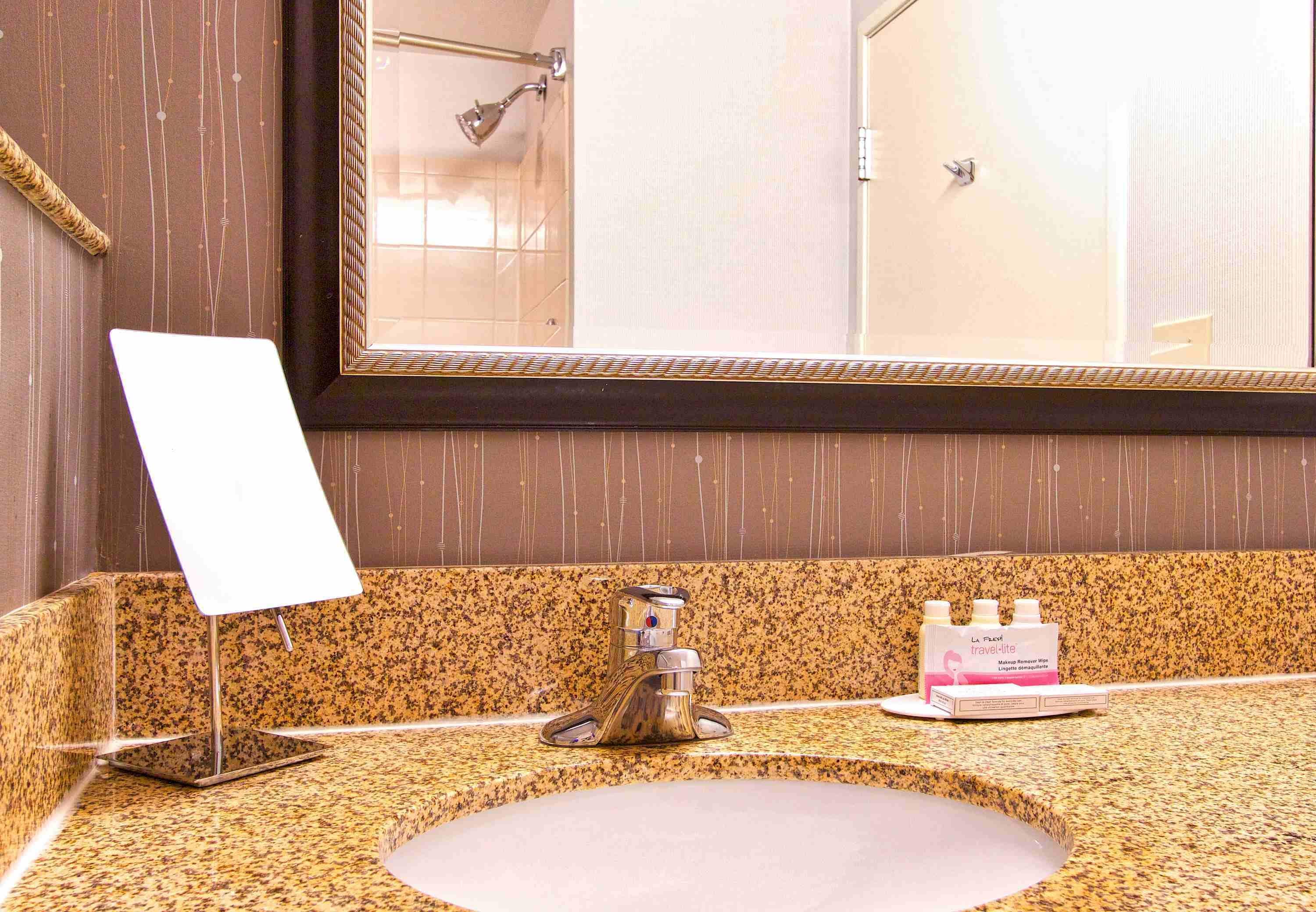 suite, 1 king bed with sofa bed | hypo-allergenic bedding, desk, iron/ironing board, free cots/infant beds