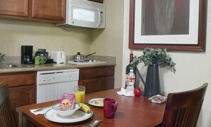 In-room safe, free cots/infant beds, free rollaway beds, free WiFi - Homewood Suites Houston West Energy Corridor (Houston)