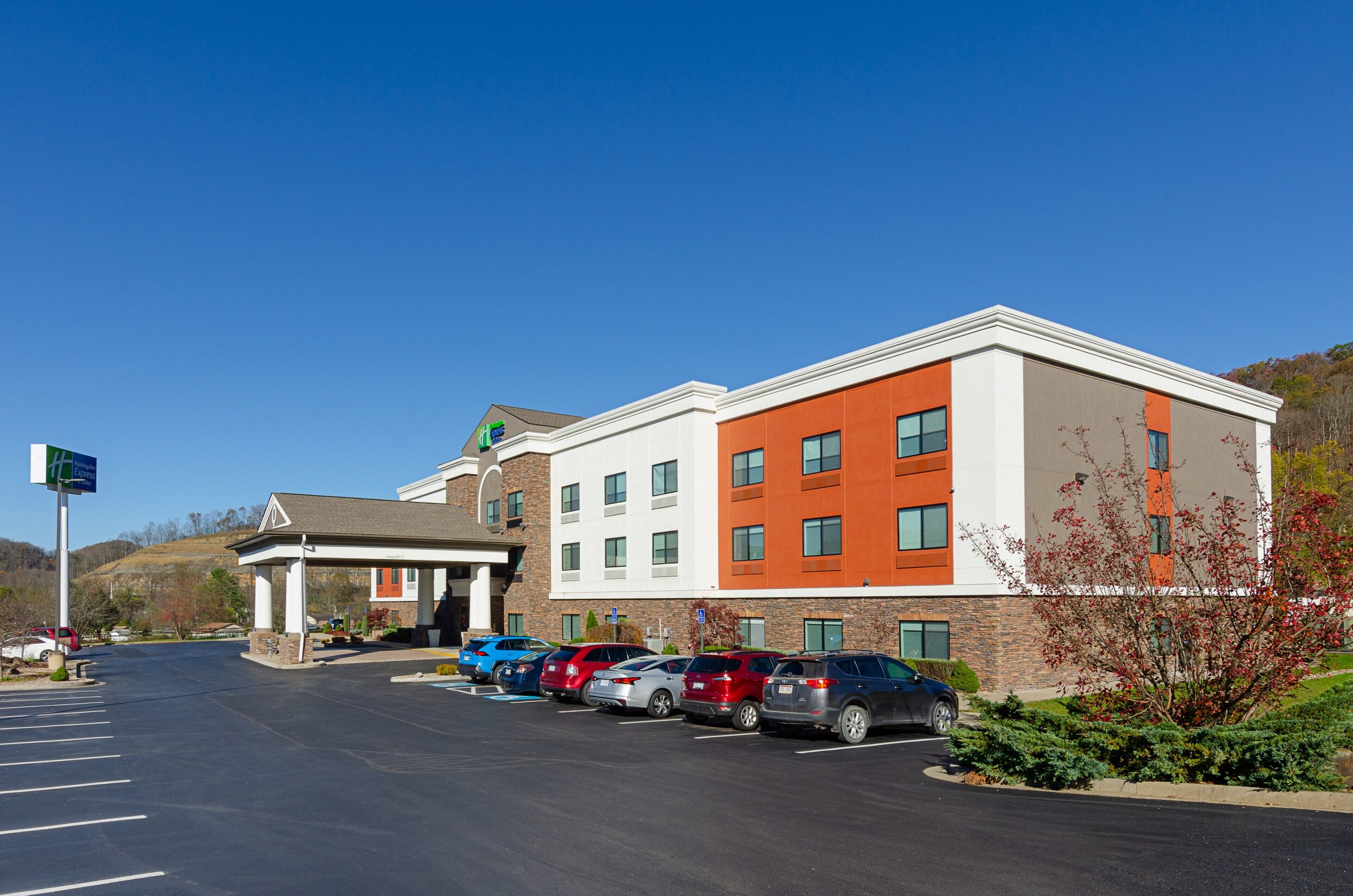A multi-story hotel with a parking lot.