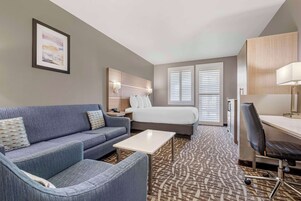 Standard Room, 1 Queen Bed, Accessible, Non Smoking (with Single Sofabed) | In-room safe, desk, laptop workspace, iron/ironing board