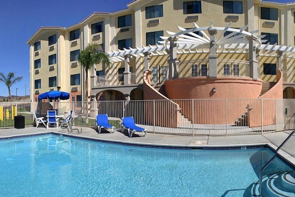 Outdoor pool, sun loungers