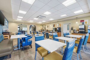 包含每日自助早餐