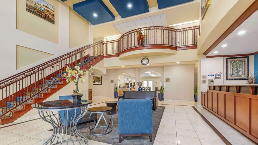 Best Western Plus Lake Elsinore Inn & Suites