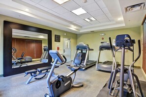 A gym with treadmills, elliptical machines, and a mirrored wall. - Hilton Garden Inn Conway (Conway)