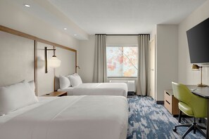 Ropa de cama de alta calidad, camas con pillow-top y escritorio