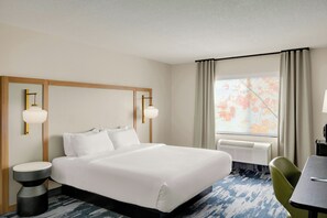 Premium bedding, pillow-top beds, desk, laptop workspace - Fairfield Inn & Suites by Marriott Bloomington (Bloomington)
