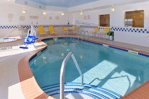 Indoor pool - Fairfield Inn & Suites by Marriott Bloomington (Bloomington)