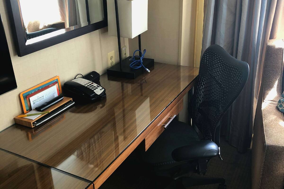 書桌、熨斗/熨衫板、免費嬰兒床、免費 Wi-Fi