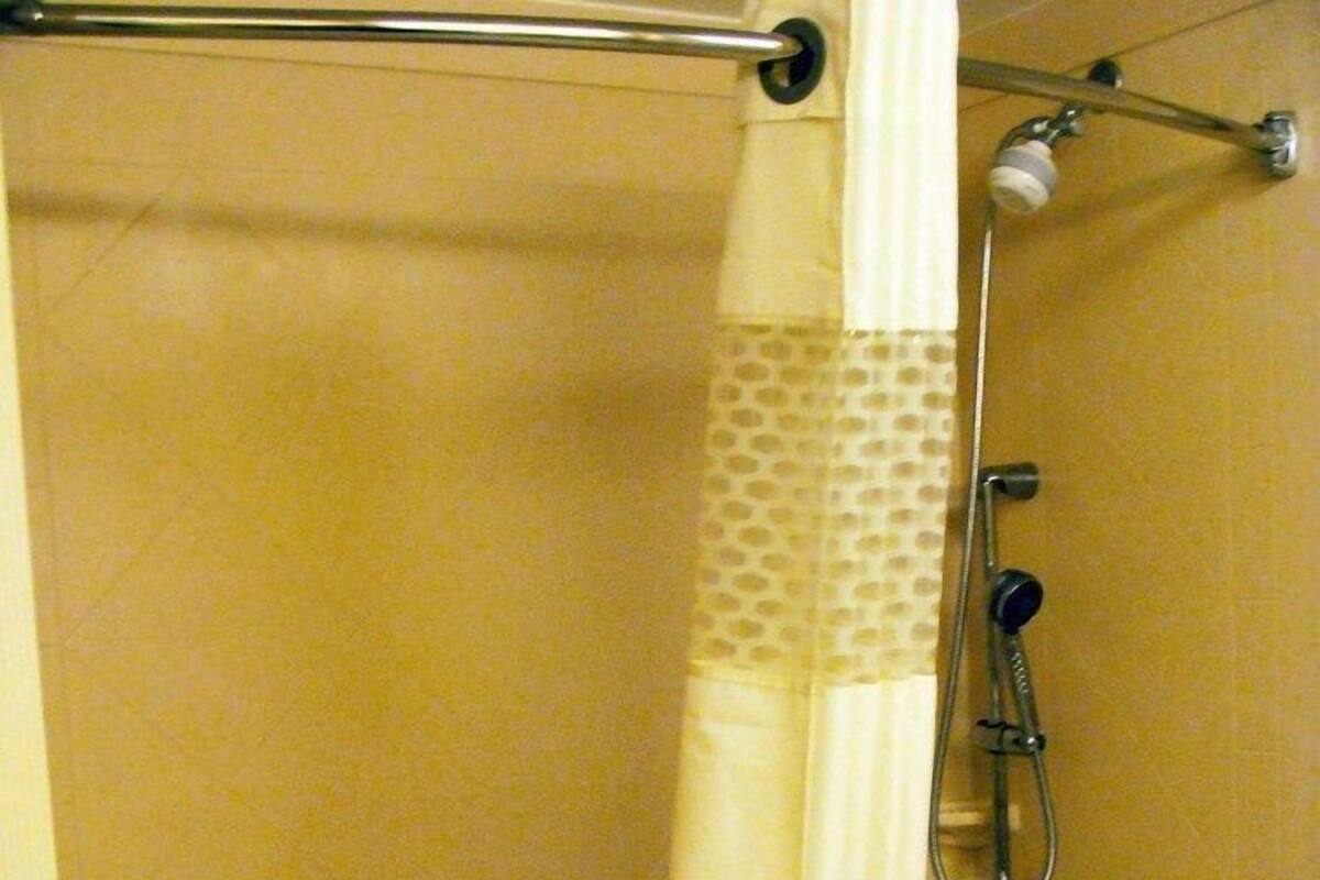 Salle de bain | Articles de toilette (gratuits), séchoir à cheveux, serviettes fournies