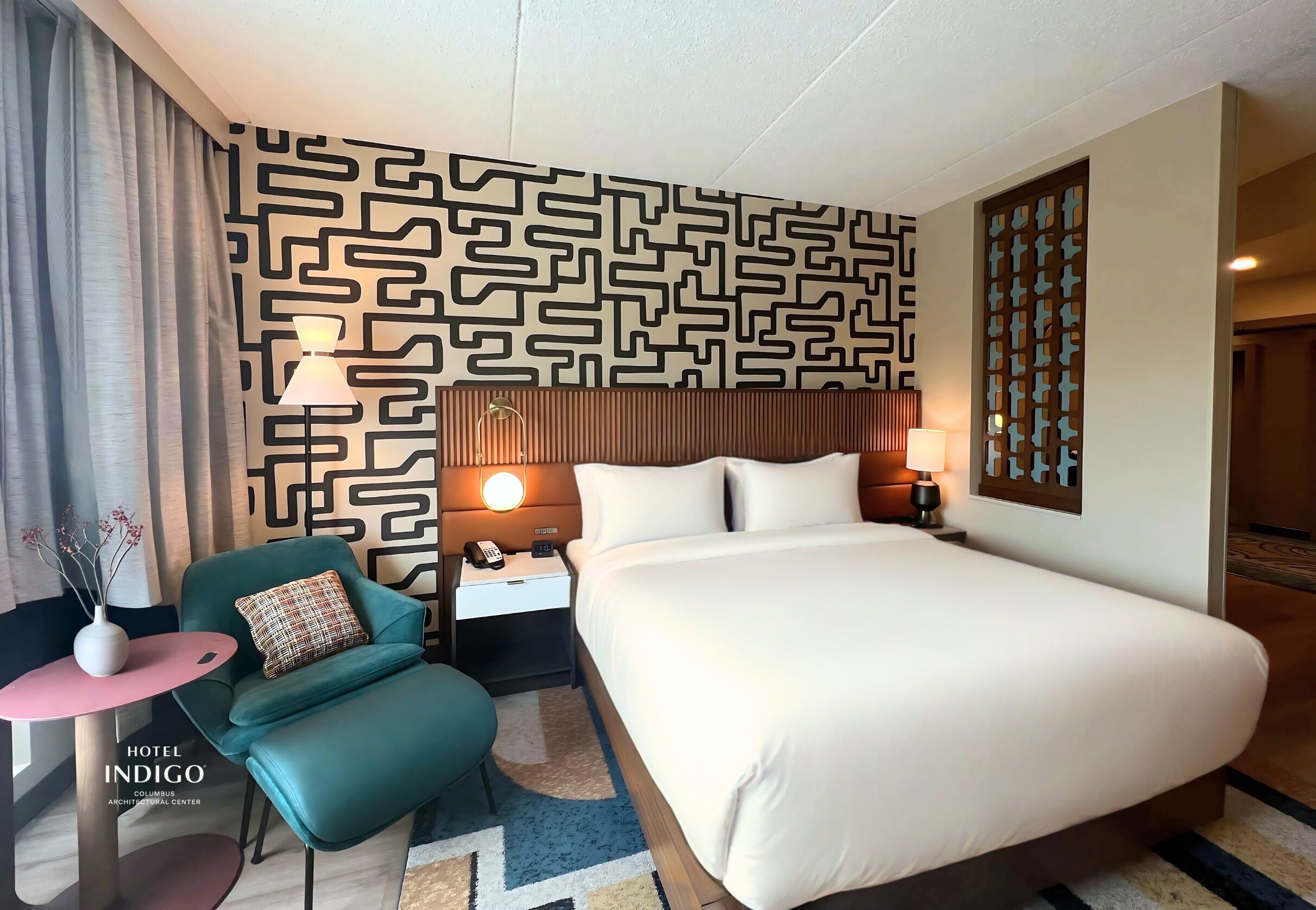 Standard Room, 1 King Bed | In-room safe, desk, blackout drapes, iron/ironing board