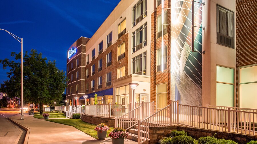 Hotel Indigo Columbus Architectural Center by IHG