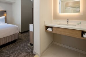 Tina con regadera, amenidades de baño gratuitas, secadora de cabello