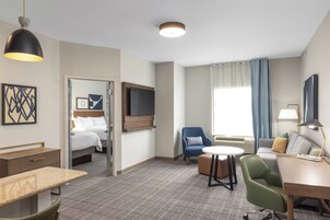 高档床上用品、客房内保险箱、特色家居、办公桌