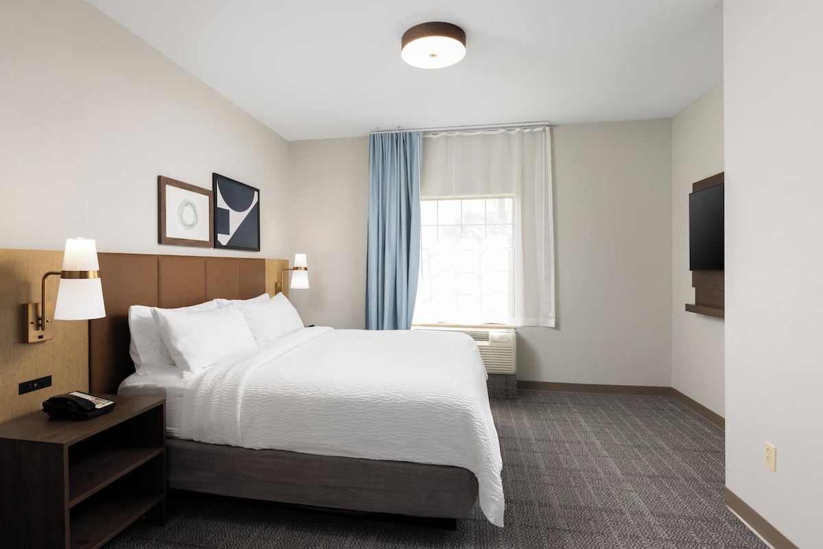 Premium bedding, in-room safe, individually furnished, desk